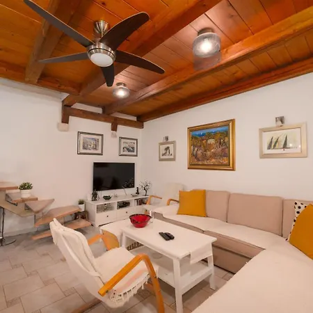 Traditional Dalmatian House Tina *