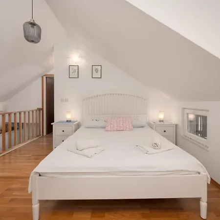 Holiday home Traditional Dalmatian House Tina Trogir